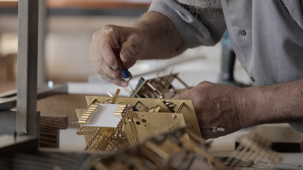 amish grandfather clock builder