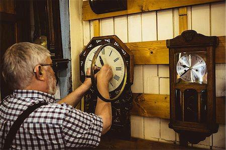 windup wall clocks