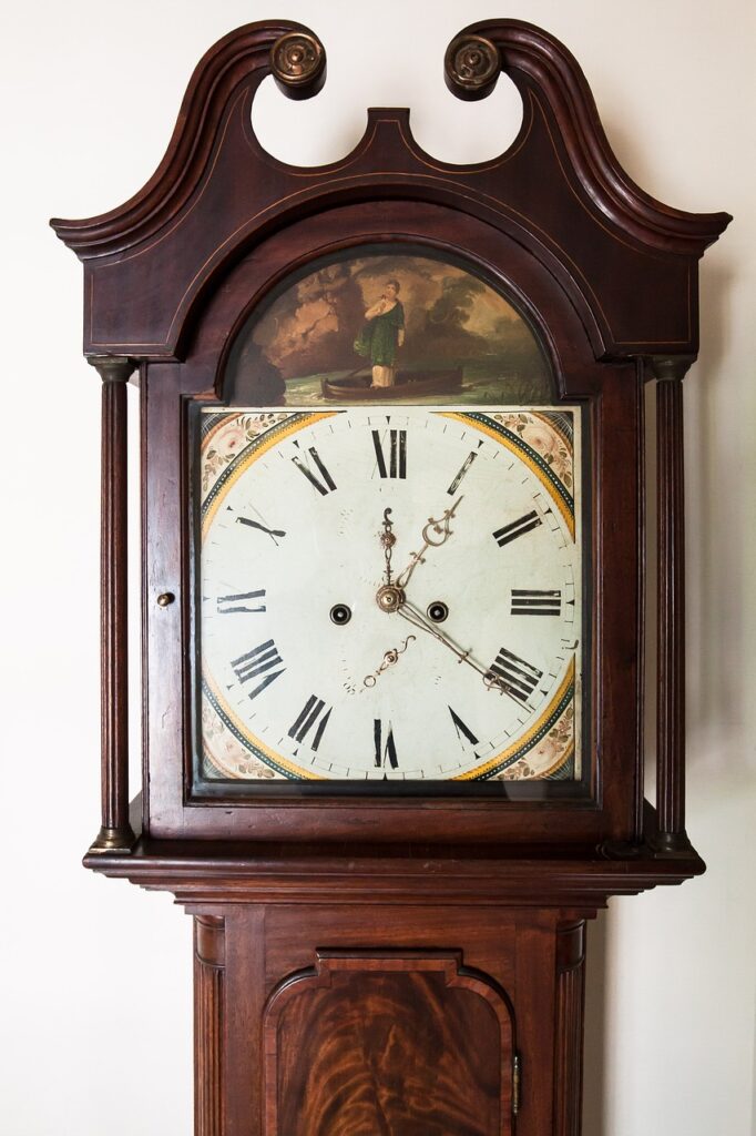 what does a grandmother clock look like