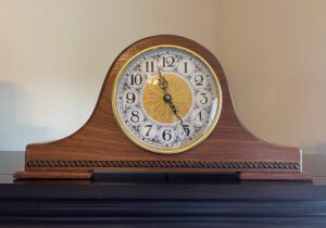 amish mantel clock battery chimes